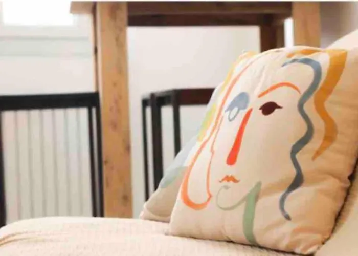 Cosy Studio Situe En Plein Coeur Du Vieil Antibes.