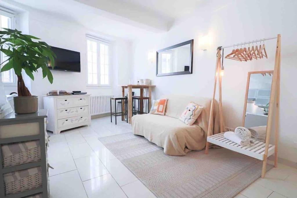 Cosy Situe En Plein Coeur Du Vieil Antibes. Appartement
