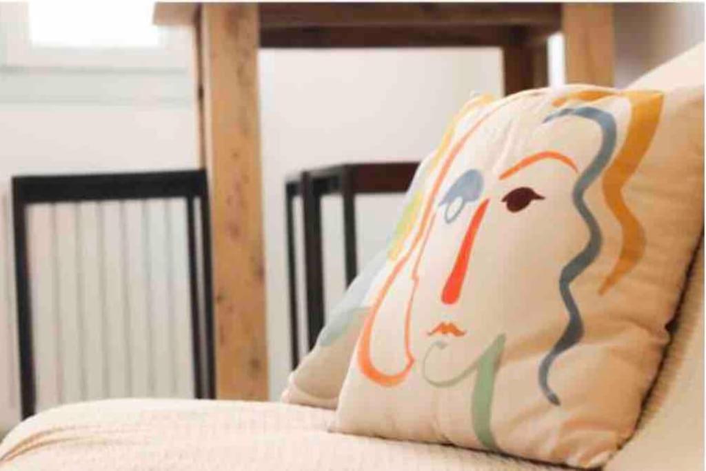 Apartment Cosy Situe En Plein Coeur Du Vieil Antibes.